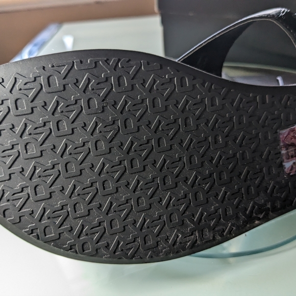 DKNY solar sandals, NWOT size 9 - Picture 15 of 16